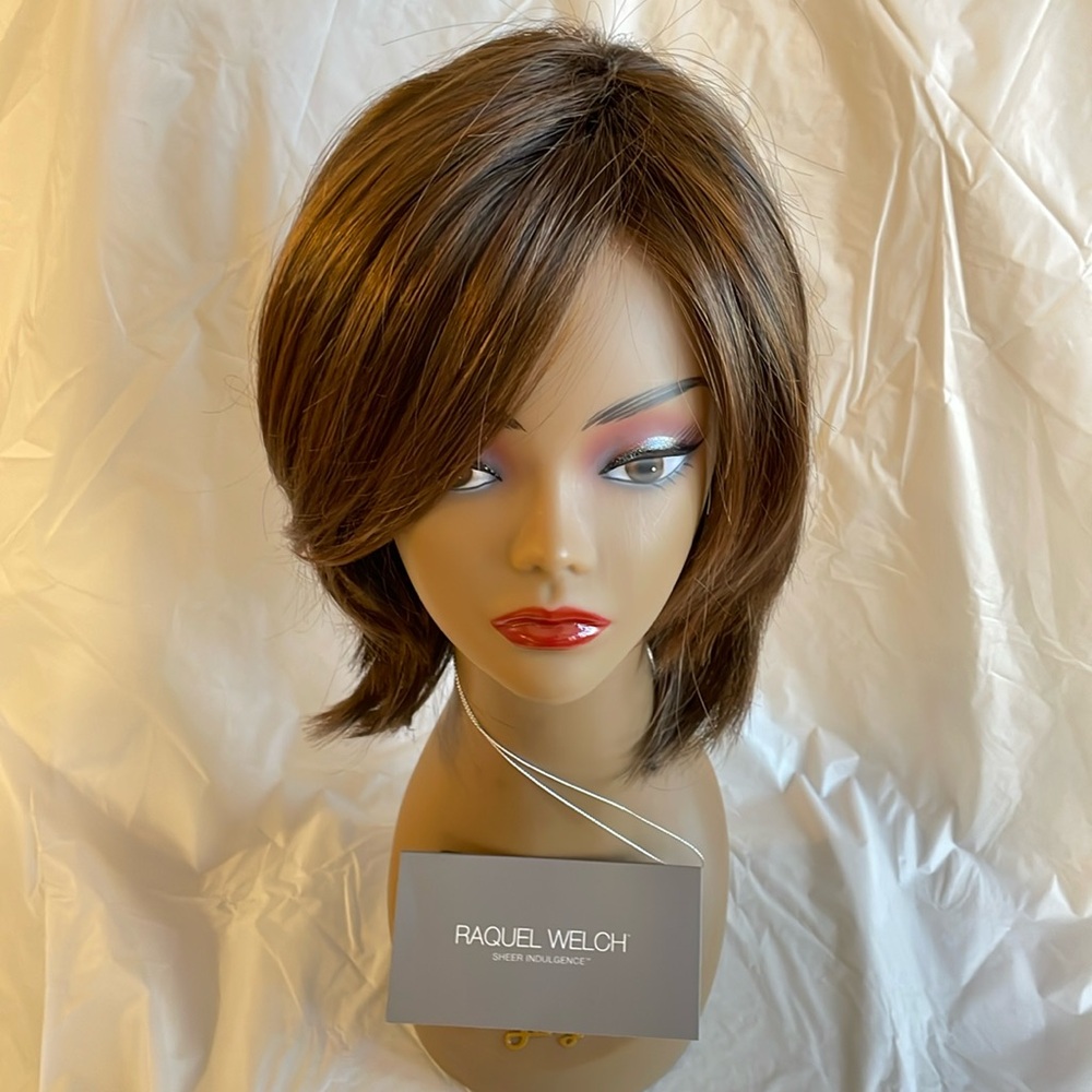 Raquel Welch Play it Straight Wig NWT